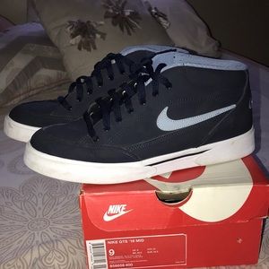 Men’s Nike shoes